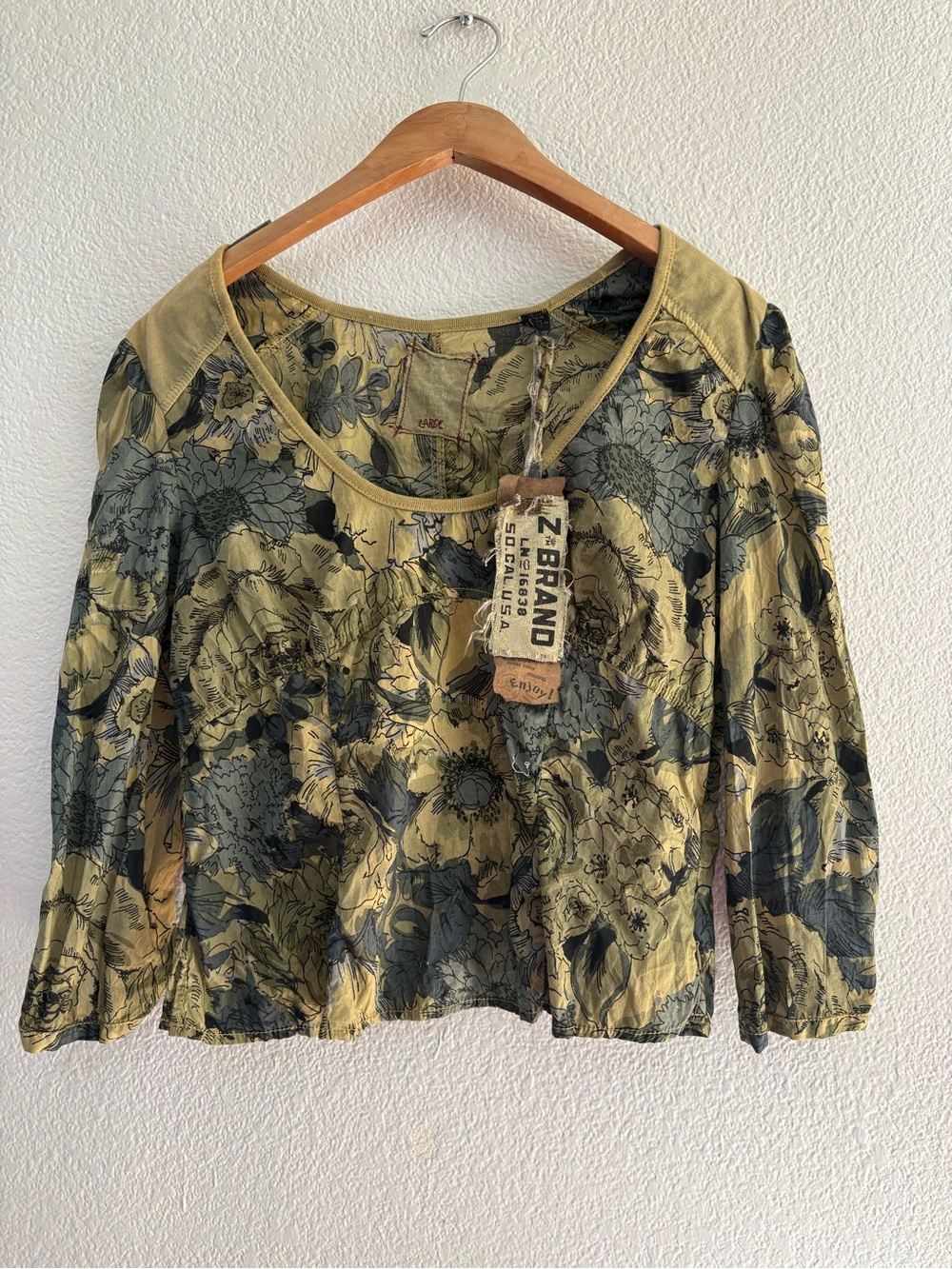 Women's Floral Cropped Scoop Neck Top in Olive Green